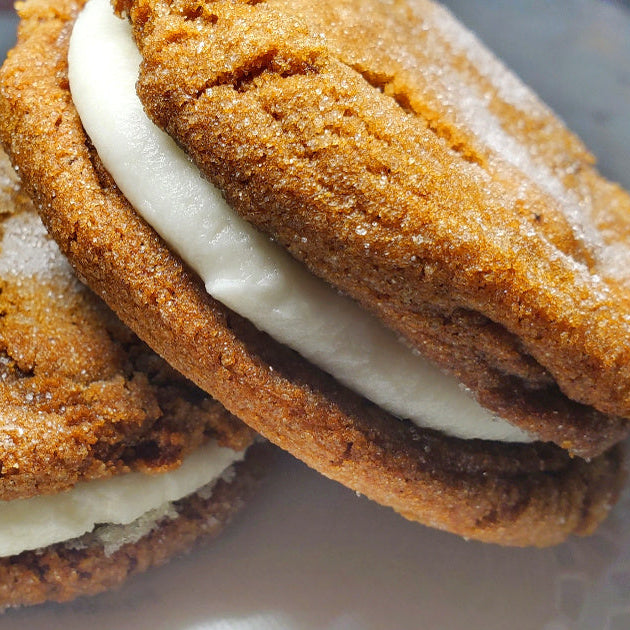 Spiced Molasses Sandwich Cookies - (4 pk)