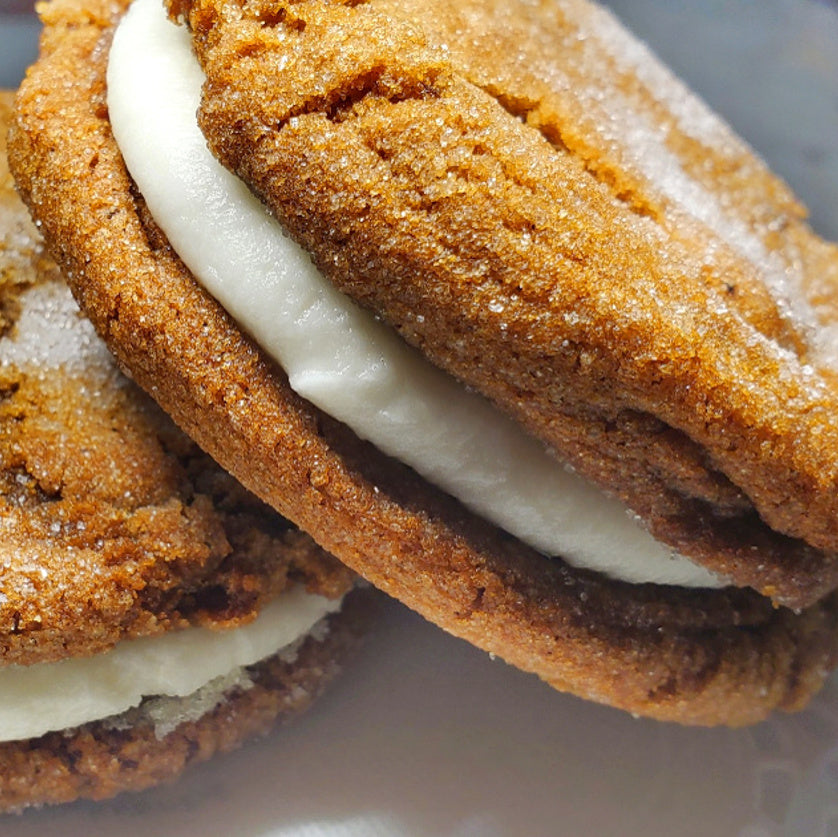 Spiced Molasses Sandwich Cookies - (4 pk)