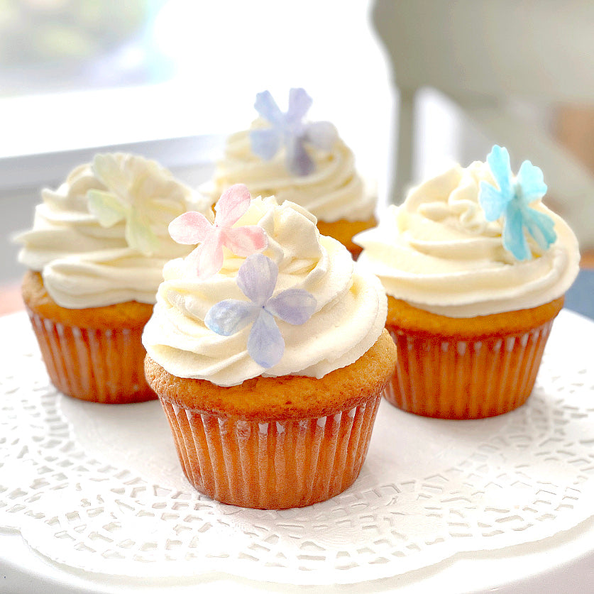 Vanilla Cupcakes<br>w/ Edible Flowers<br>